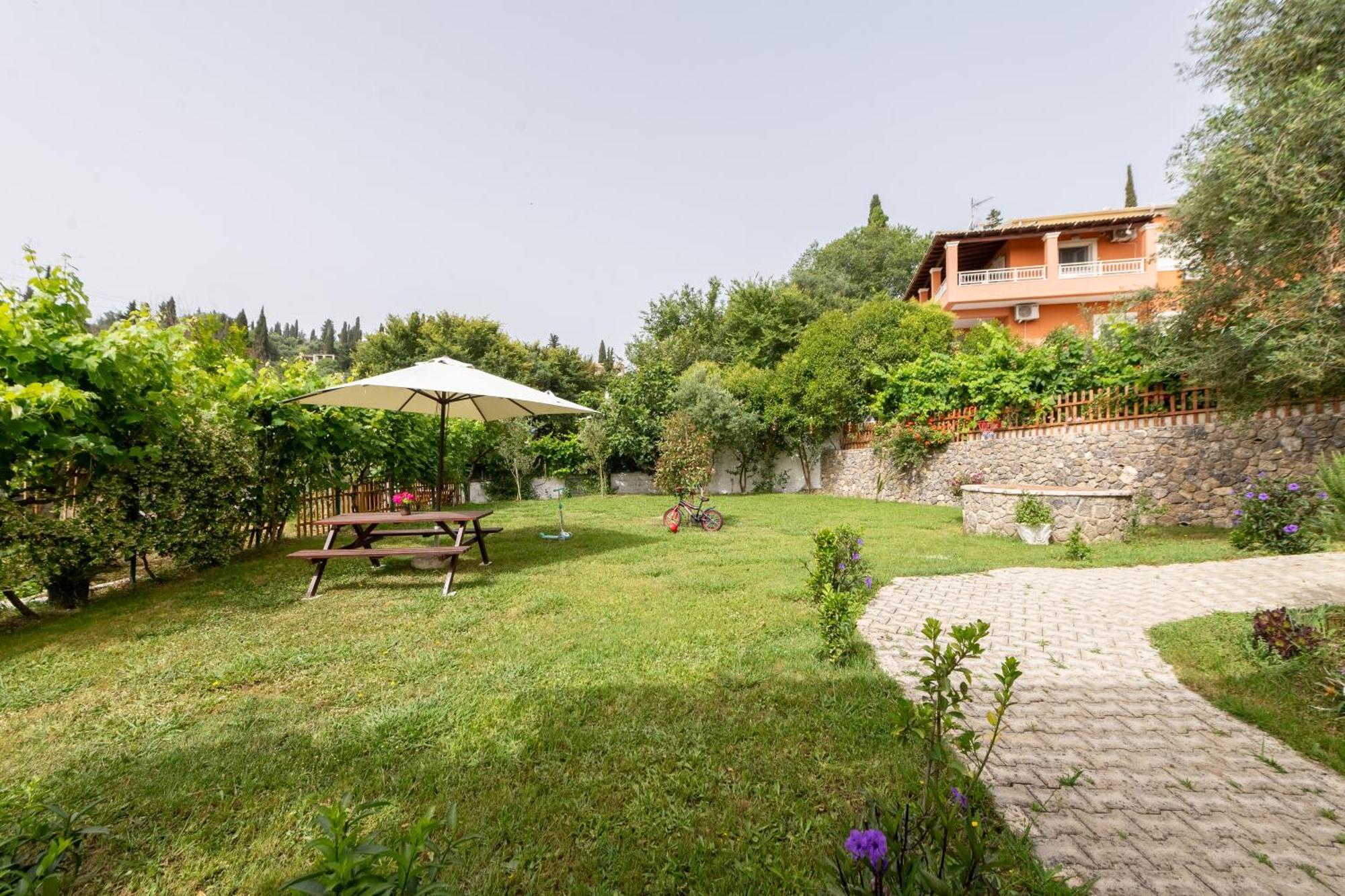 Lazaros Apartments Gouvia Esterno foto